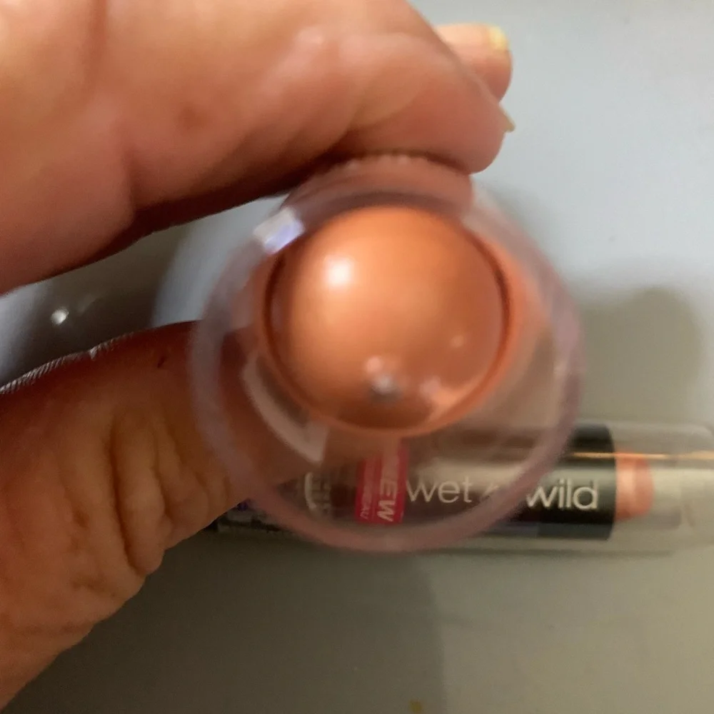 Wet n Wild MegaGlo Blush - Hustle & Glow bonus lipstick in Pink ice